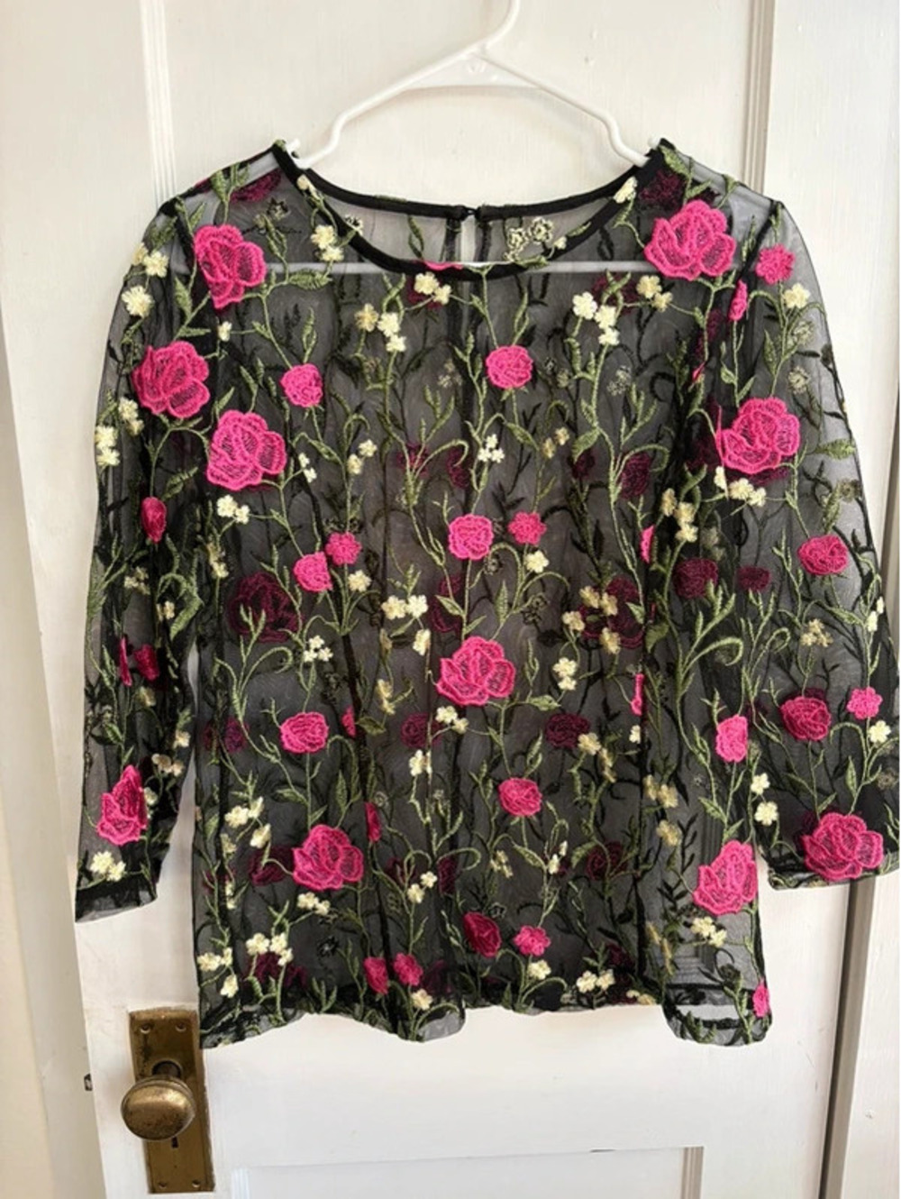 Embroidered blouse. Size Medium